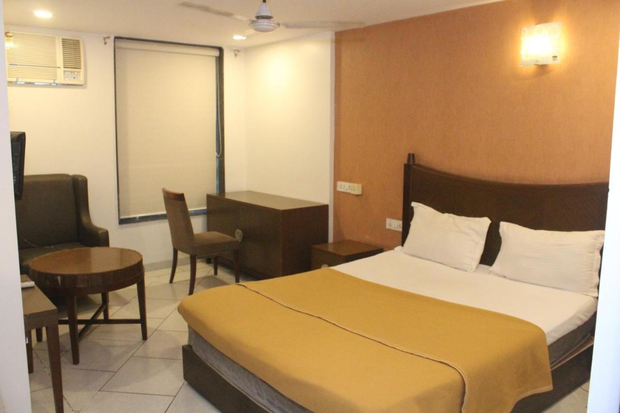 Hotel Western Court Boisar エクステリア 写真