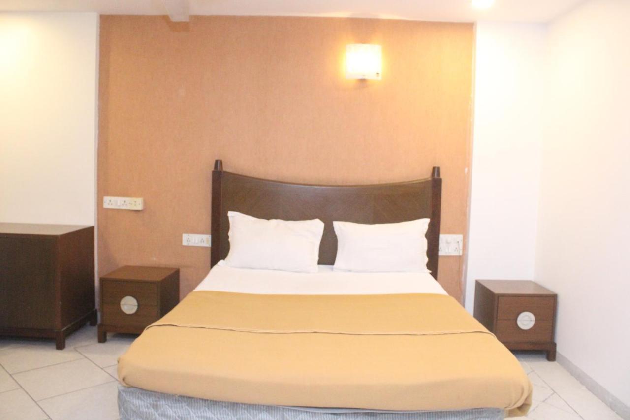 Hotel Western Court Boisar エクステリア 写真