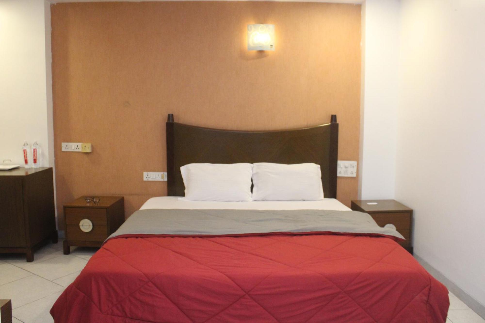 Hotel Western Court Boisar エクステリア 写真